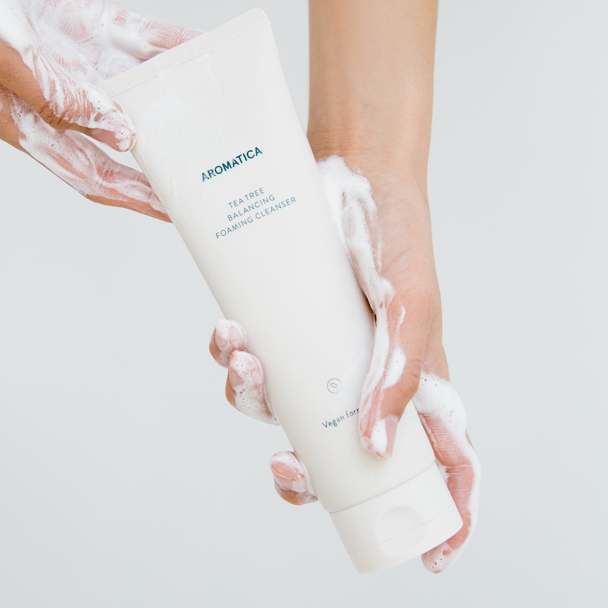 Tea Tree Balancing Foaming Cleanser Aromatica