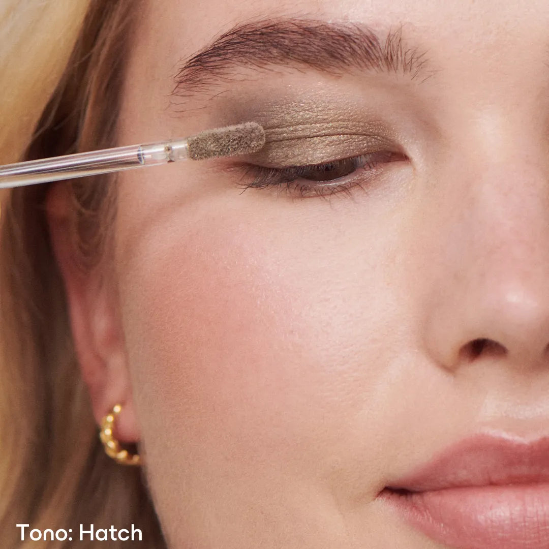 Liquid Powder Chromatic Eye Tint