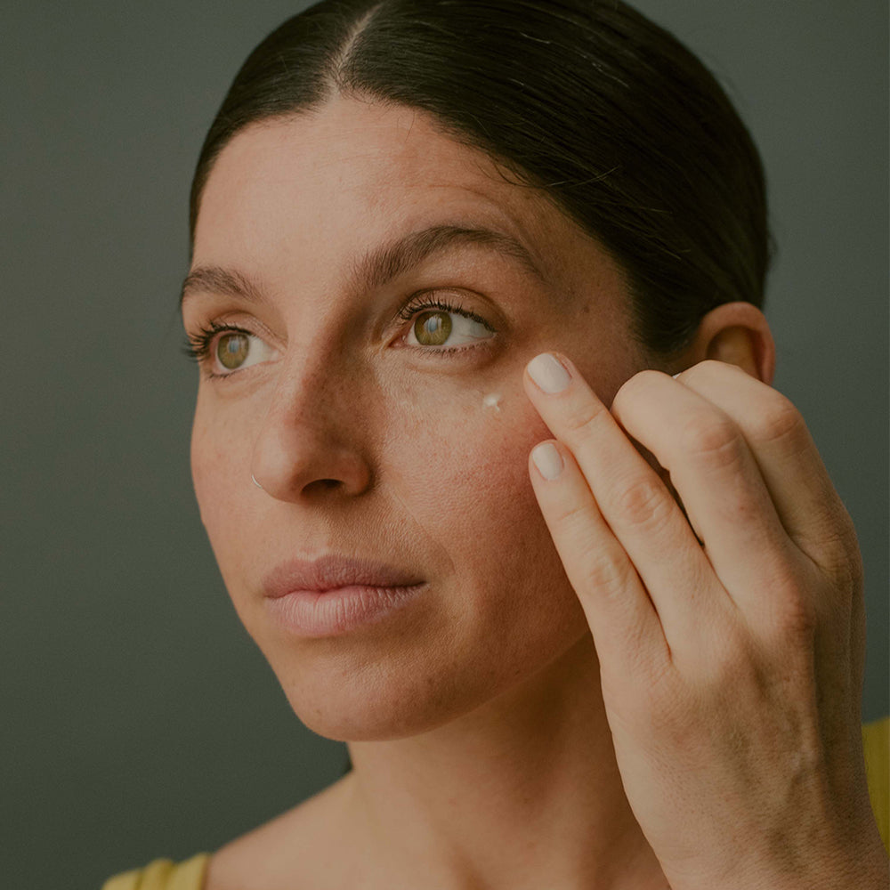1-008 Contorno de Ojos Reparador Mamita Botanical